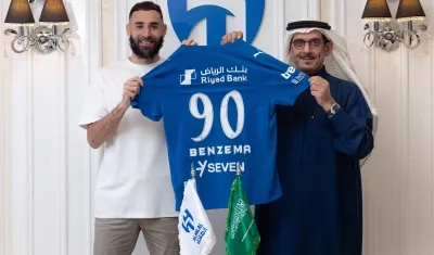 El francés Karim Benzema durante su presentación con su nuevo club.