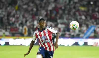 Joel Canchimbo, velocidad y desequilbrio de Junior por la banda.