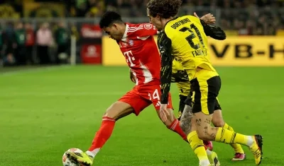 Luis Díaz en acción durante el clásico alemán.