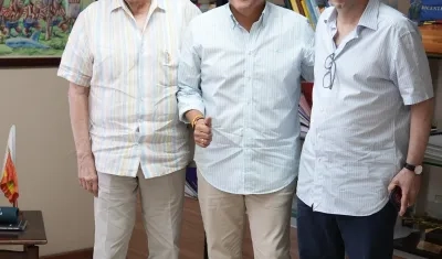 El alcalde de Cartagena, Dumek Turbay, con Fuad Char y Antonio Char. 