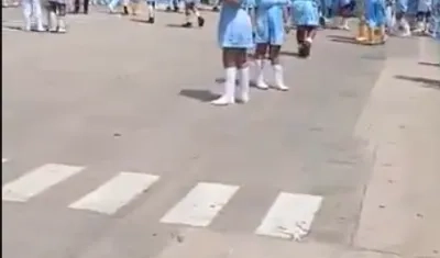 Trabajadores de la planta durante la evacuación. 