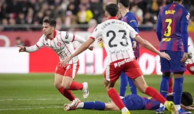 Fran Beltrán celebra el gol que le dio la victoria al Girona sobre Barcelona.