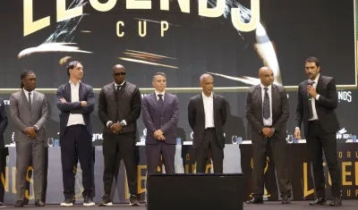 Clarence Seedorf, Alessandro Nesta, Fadiga, Javier Saviola, Romário, Emerson y Athirson Mazzoli en la presentación del Mundial de Leyendas.