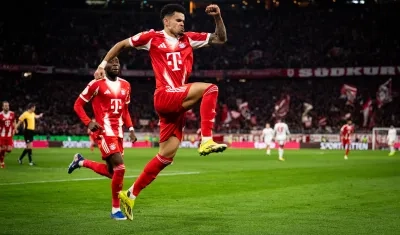 El colombiano Luis Díaz celebra su gol ante el Leipzig.