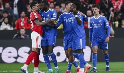 Vinicius discute con el argentino Nicolás Otamendi tras el incidente con Prestianni.