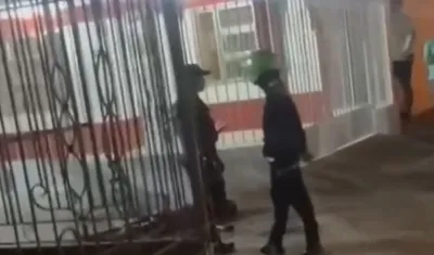 Autoridades en el lugar  del homicidio en Vista Hermosa.