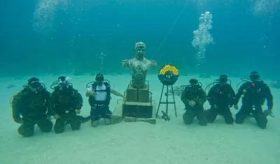 Ofrenda floral al Almirante José Prudencio Padilla, en San Andrés