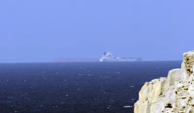 Petroleros cruzando el estrecho de Ormuz.