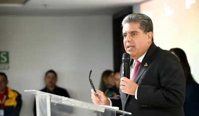 La Contraloría General de la República, Carlos Hernán Rodríguez.