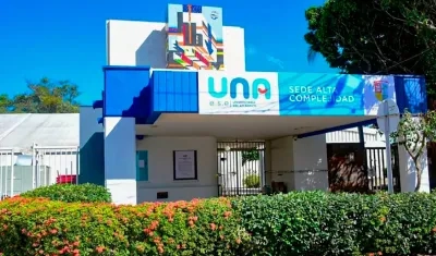 Fachada de ESE UNA. 