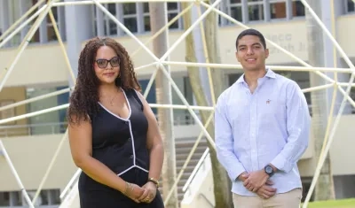 Alanys Graterol Cueto y el docente asesor, Fabián Andrés Díaz Hernández. 