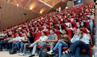 Los estudiantes que inician clases.