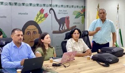 El agente interventor Lain Eduardo López Martínez (derecha).