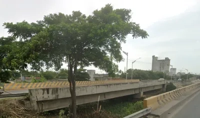 Cerca de este puente fue encontrado el cuerpo del hombre. 