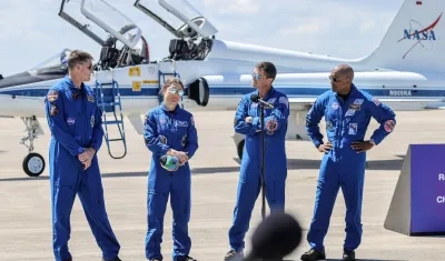 La tripulación de Artemis II (de izquierda a derecha): el especialista de misión Jeremy Hansen de la CSA (Agencia Espacial Canadiense), la especialista de misión Christina Koch, el comandante Reid Wiseman y el piloto Victor Glover.