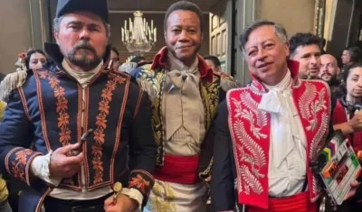 Los actores Luis Alfredo Velasco y Cuba Gooding Jr., y el Presidente Gustavo Petro.