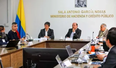 Reunión entre miembros de Asobancaria y el Gobierno Nacional. 