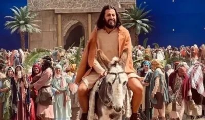 Jonathan Roumie, protagonista de la seria "Los elegidos". 