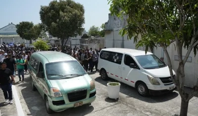El sepelio de las dos hermanas se realizó este viernes en el cementerio Calancala. 