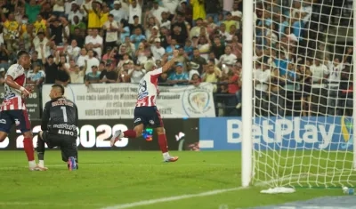 Teo Gutiérrez festejando el segundo gol de Junior.