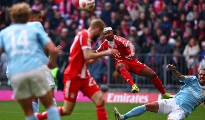 Serge Gnabry, autor de un doblete, remata al pórtico del Union Berlín.