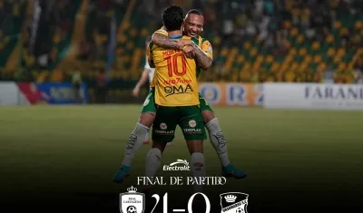 Jarlan Barrera celebra su gol con Fredy Montero.