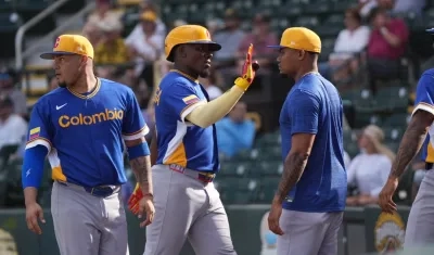 Jesús Marriaga llega al plato tras anotar la única carrera de Colombia.