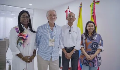 Gobernador Verano en compañía de directivos de la Uniatlántico y el Consejo Superior.