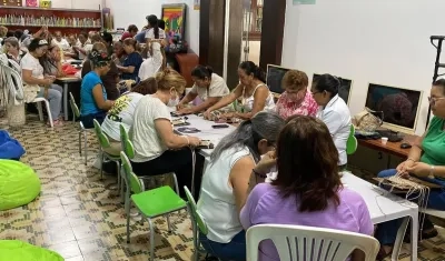 En el taller la creatividad se une para transformar. 