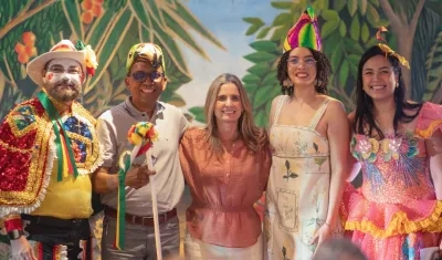 Directivos en el Carnaval de las Artes. 