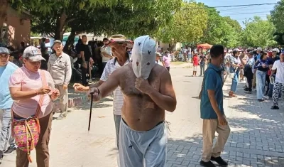 Los flagelantes ya empiezan a cumplir su manda. 