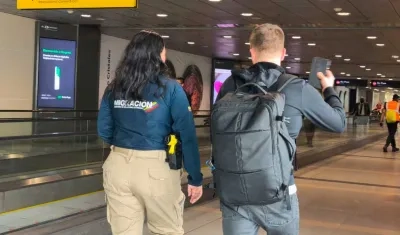 Ciudadano extranjero inadmitido.