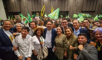 Iván Cepeda y Aída Quilcué junto a políticos y congresistas de Alianza Verde y el Pacto Histórico.
