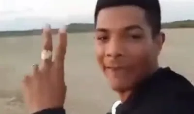 Alias 'Bendito Menor' paseando en moto por La Guajira. 