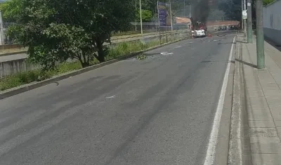 Vehículo que explotó en cercanías al Batallón Pichincha.