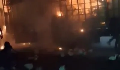 Camión avícola incinerado.