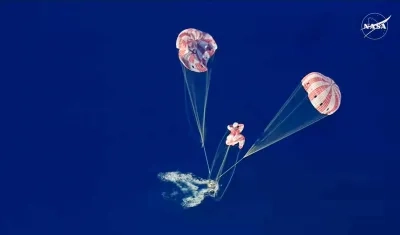 Captura de imagen de una transmisión de la NASA de la capsula Orión