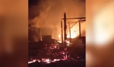 Viviendas en llamas en el Catatumbo.
