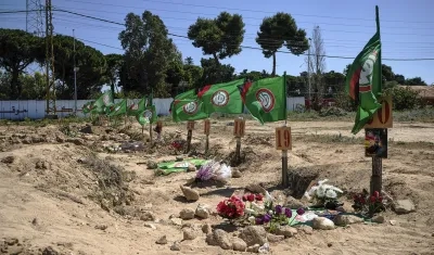 Cementerio temporal en la ciudad de Tiro, sur de Líbano. 
