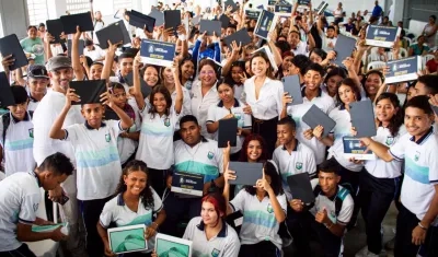 Entregas de tablets en el colegio Nobel Juan Manuel Santos. 