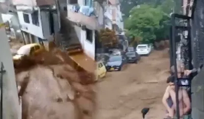 Desbordamiento de riachuelo.
