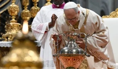 El Papa en la bendición de los óleos.