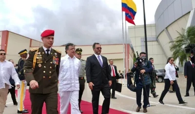 El Presidente Gustavo Petro con el canciller venezolano Yván Gil.