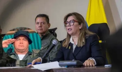 Alias 'Calarcá' y la Fiscal Luz Adriana Camargo.