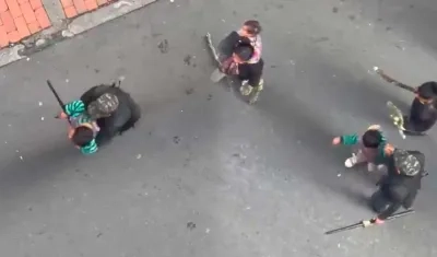 Las imágenes que muestra a los niños como escudos.