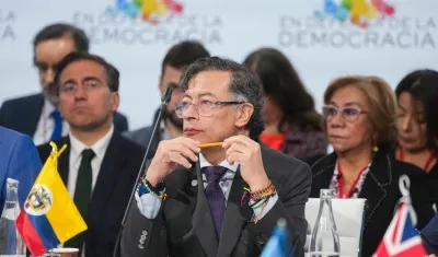 Petro en la IV Reunión en Defensa de la Democracia.
