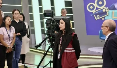 La viceministra de Relaciones Laborales, Sandra Muñoz, durante la inspección en RCN.