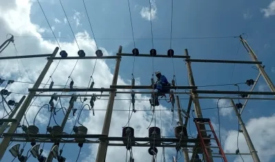 Personal de Air-e realiza trabajos en subestaciones eléctricas. 