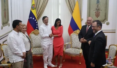 Imagen de la reunión entre Petro y Delcy Rodríguez.