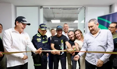 El alcalde Alejandro Char inaugurando la sala de Red de Apoyo. 